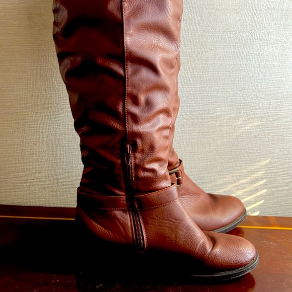 Cognac colored Boots - Picture 10 of 10